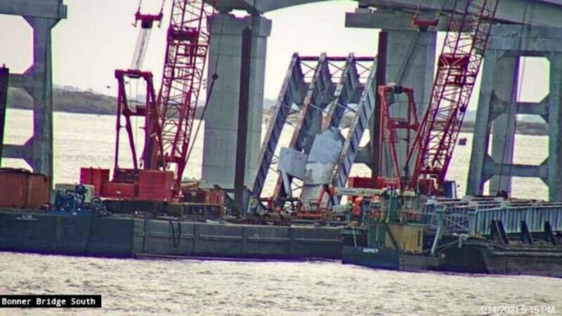 Bonner Bridge Collapse Via NCDOT traffic cam (April 2021)